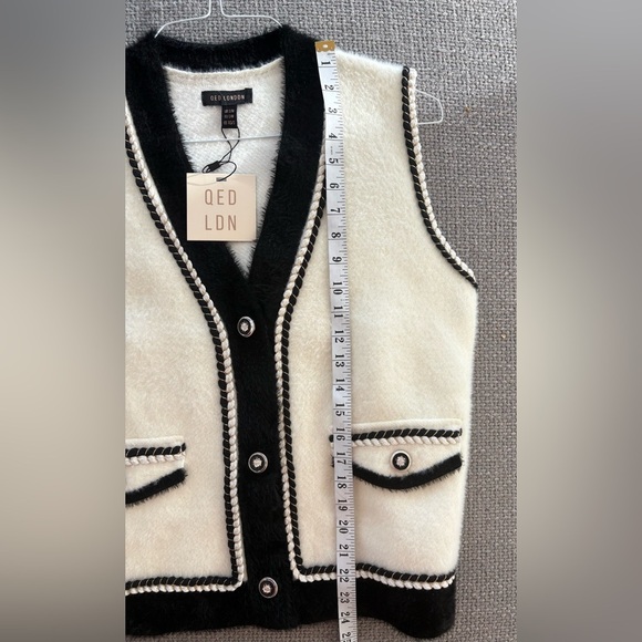 QED London Ivory Contrast Trim Vest S/M – NWT - Picture 13 of 14